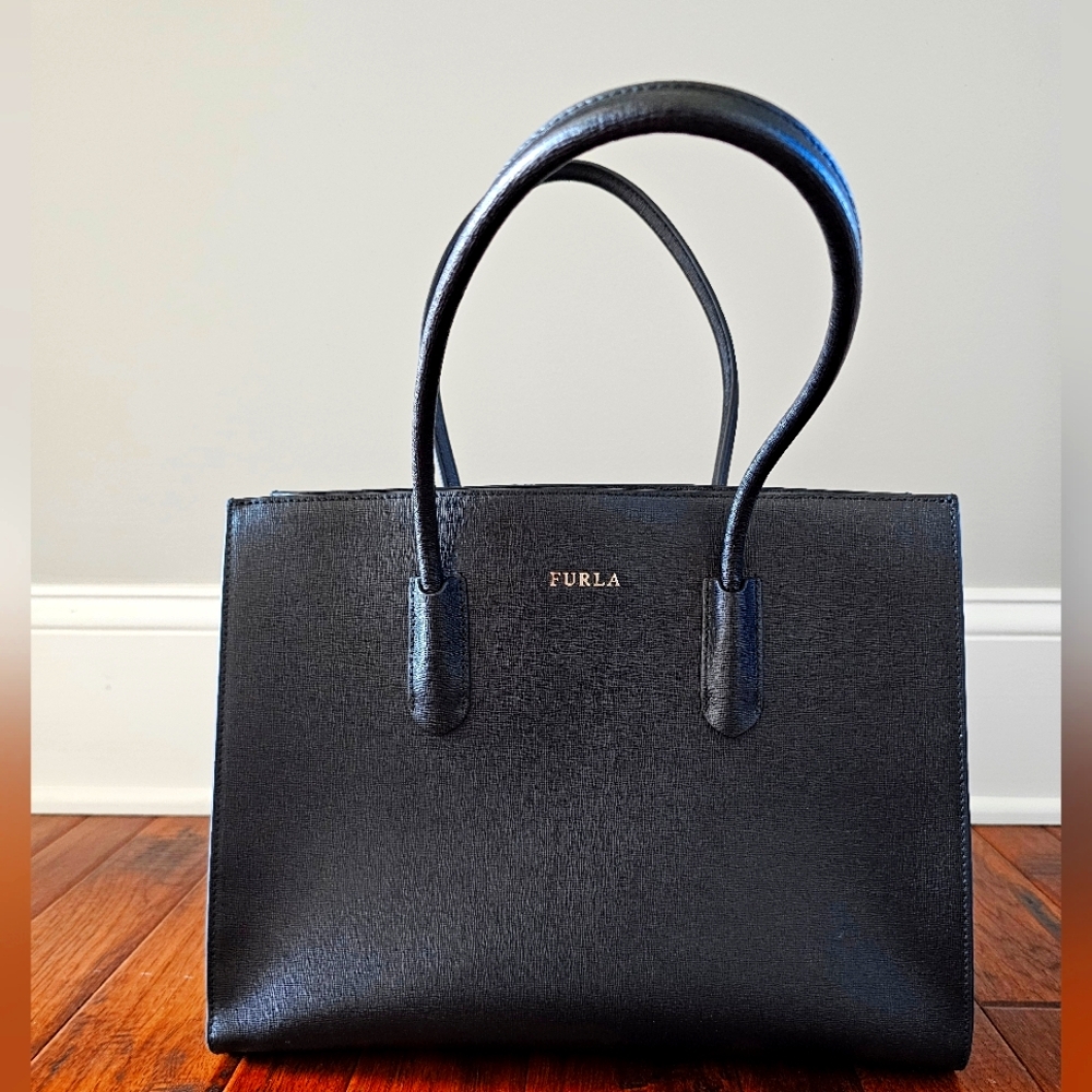Furla Black Leather Tote with Structured Design